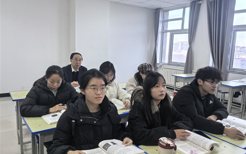 校領(lǐng)導(dǎo)深入課堂聽評思政課 推動(dòng)思政課教學(xué)提質(zhì)增效